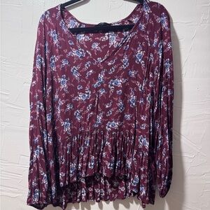 American Eagle Outfitters Red and Blue Pleated 3/4 Sleeve Blouse